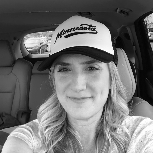 Meet your Posher, Lisa - Picture 3 of 3